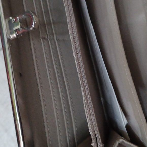 Wilson leather W fashion wallet NWT - Picture 7 of 13